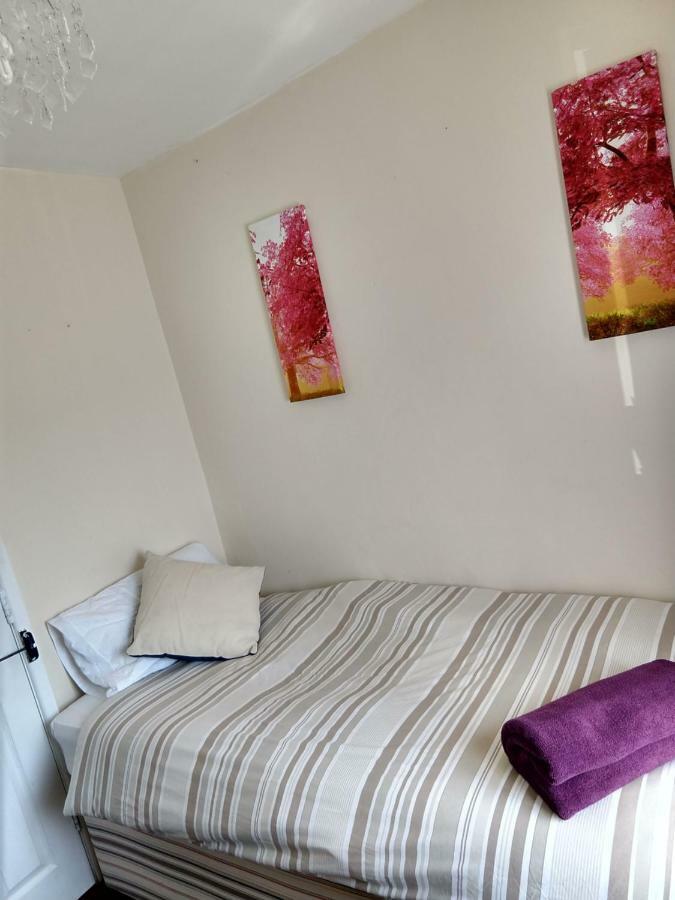 Rowe Gardens - Self Catering - Guesthouse Style - Comfortable Twin Or Double Rooms - Quiet Residential Area 워킹턴 외부 사진